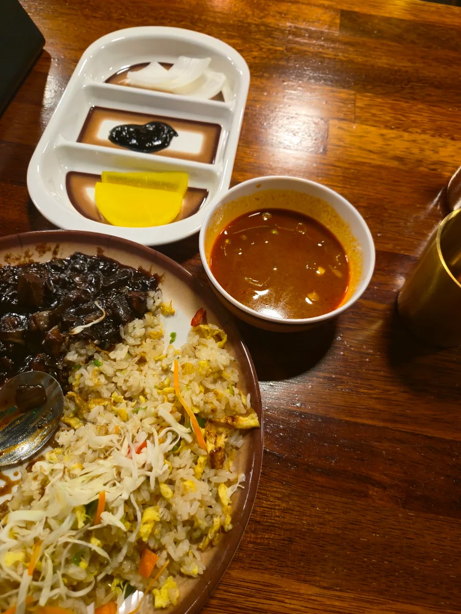 jajang egg fried rice 짜장 계란 볶음밥 炸酱蛋炒饭